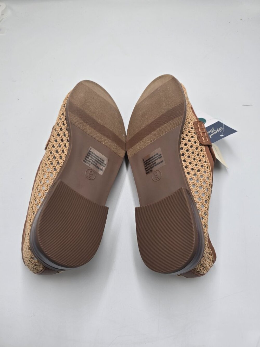 Universal Thread Flats - Picture 3 of 3